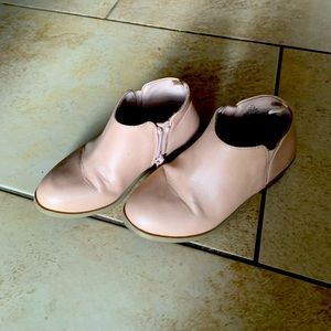 ***SOLD*** Little Girls pink booties - size 11